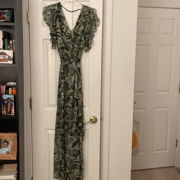 H by Halston Palm Print Flutter Sleeve Dress - Picture 2 of 8